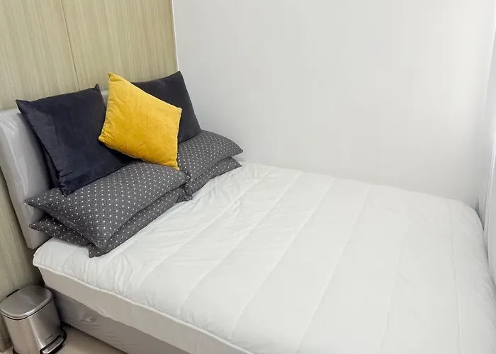 Larsie's Place 4*
