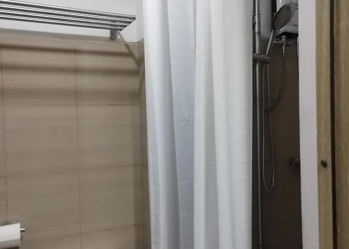 Larsie's Place Aparthotel 4*