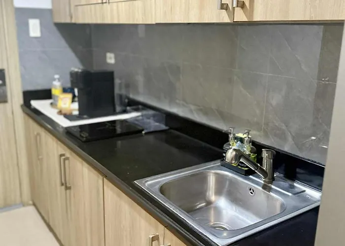 Aparthotel Larsie's Place 4*